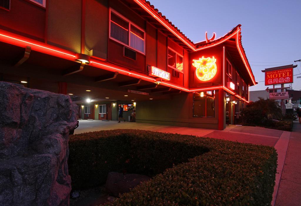 Royal Pagoda Dodger Stadium 2*